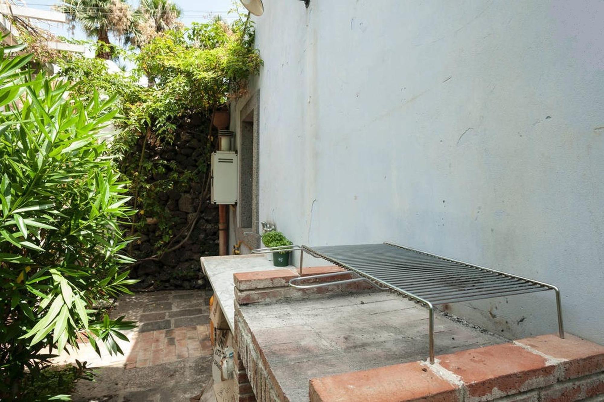 Come In Sicily La Pietra Monaca Apartment Acireale Room photo